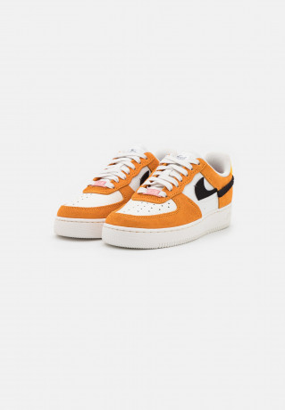 Nike Sportswear AIR FORCE 1 Sneaker low sail/rush maroon/sunset/pink glaze/university gold AIR FORCE 1 Низкие кроссовки женские парус/порыв темно-бордовый/закат/розовая глазурь/университетское золото