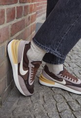 Nike Sportswear WAFFLE ONE Sneaker low light chocolate/natural/oil grey WAFFLE ONE кроссовки женские низкие светло-шоколадный/натуральный/маслянисто-серый