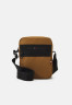Tommy Hilfiger HORIZON MINI REPORTER UNISEX Across body bag desert khaki HORIZON MINI REPORTER UNISEX Сумка через плечо пустыня хаки