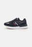 Tommy Hilfiger CORP WEBBING RUNNER Trainers space blue CORP WEBBING RUNNER Кроссовки космический синий