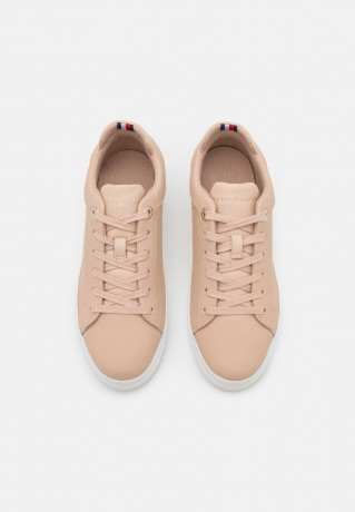 Tommy Hilfiger FEMININE ELEVATED Trainers misty blush FEMININE ELEVATED кроссовки туманный румянец