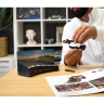 Franzis Oracle Red Bull Racing Adventskalender 2026 mit RB21 Modell 1:43 und Sound, Адвент-календарь FRANZIS Oracle Red Bull Racing 2026, модель RB21 1:43, база со звуком и книга