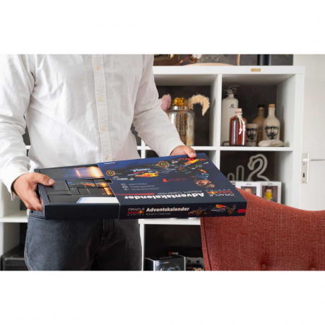 Franzis Oracle Red Bull Racing Adventskalender 2026 mit RB21 Modell 1:43 und Sound, Адвент-календарь FRANZIS Oracle Red Bull Racing 2026, модель RB21 1:43, база со звуком и книга