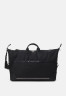 Tommy Hilfiger CENTRAL REPREVE WEEKENDER UNISEX Weekend bag black CENTRAL REPREVE WEEKENDER UNISEX Сумка выходного дня черный