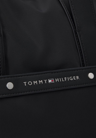 Tommy Hilfiger CENTRAL REPREVE WEEKENDER UNISEX Weekend bag black CENTRAL REPREVE WEEKENDER UNISEX Сумка выходного дня черный