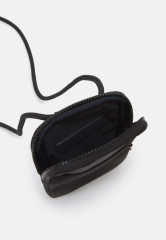 Tommy Hilfiger HORIZON PHONE POUCH UNISEX Phone case black ЧЕХОЛ ДЛЯ ТЕЛЕФОНА HORIZON UNISEX Чехол для телефона черный