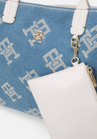 Tommy Hilfiger ICONIC TOTE Tote bag denim mono ICONIC TOTE Сумка-тоут джинсовая моно