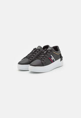 Tommy Hilfiger CORP WEBBING COURT Trainers black CORP WEBBING COURT Кроссовки черный