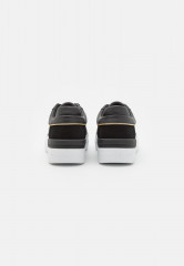 Tommy Hilfiger CORP WEBBING COURT  Trainers black CORP WEBBING COURT Кроссовки черный