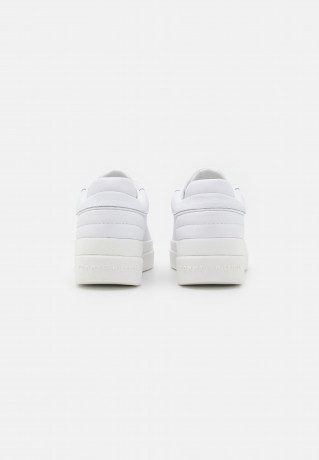 Tommy Hilfiger FEMININE ELEVATED Trainers white/gold FEMININE ELEVATED кроссовки белое золото