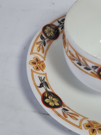 Чайная пара винтажная Limoges France, Maison A.Bosuin a Caen, белый фарфор с желтым узором и цветами, 13 x 7 см, Франция, 1960-70гг.