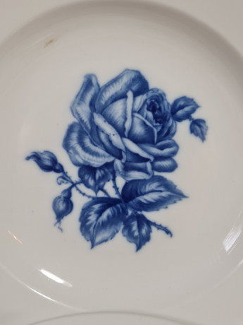 Тарелка винтажная Hutschenreuther Kochenberg Bavaria с цветочным декором, фарфор, 2 шт., 23 см, Германия, 1960-70гг.