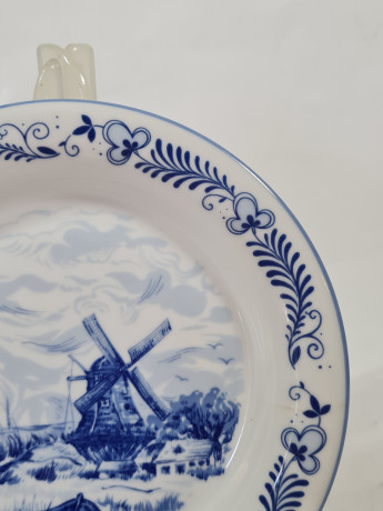 Тарелка десертная винтажная Freiberger Porzellan, Inglasur GDR "Мельница", фарфор, 18 см, Германия, 1960-70гг.