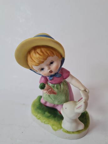 Goebel Статуэтка "Девочка в розовом платье с кроликом", 11см х 8см, Германия, 1960-70гг.