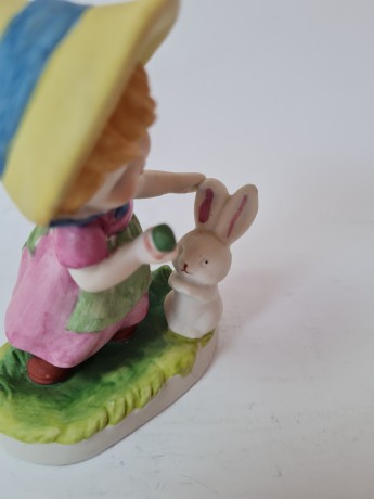 Goebel Статуэтка "Девочка в розовом платье с кроликом", 11см х 8см, Германия, 1960-70гг.