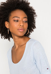 Tommy Hilfiger SCOOP Basic T-shirt breezy blue SCOOP Базовая футболка свежий синий