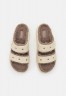Crocs CLASSIC COZZZY Hausschuh bone/mushroom CLASSIC COZZY Тапочки кость/гриб