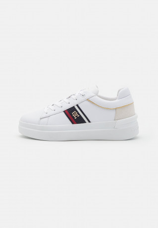 Tommy Hilfiger CORP WEBBING COURT Trainers white CORP WEBBING COURT Кроссовки белый