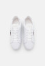 Tommy Hilfiger CORP WEBBING COURT Trainers white CORP WEBBING COURT Кроссовки белый