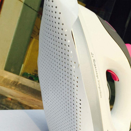 Einemgeld Einemgeld Dampfbugeleisen Bugelsohlenaufsatz, Schutzt sowohl Ihr Bugeleisen als auch Ihre Wasche Насадка для подошвы парового утюга с деньгами защищает и утюг, и белье.