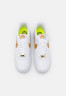 Nike Sportswear AIR FORCE 1 Sneaker low white/gold AIR FORCE 1 Низкие кроссовки женские белое золото