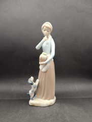 Статуэтка винтажная Casades &quot;Девушка с собакой&quot;, в пастельных тонах, фарфор, 26 х 9 см, Испания, 1970-80гг. 