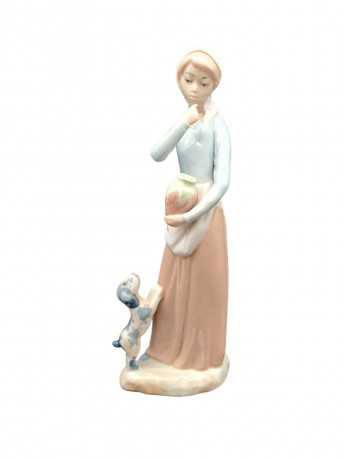 Статуэтка винтажная Casades "Девушка с собакой", в пастельных тонах, фарфор, 26 х 9 см, Испания, 1970-80гг.