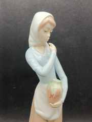 Статуэтка винтажная Casades &quot;Девушка с собакой&quot;, в пастельных тонах, фарфор, 26 х 9 см, Испания, 1970-80гг. 