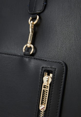 Tommy Hilfiger ICONIC TOTE Tote bag black ICONIC TOTE Сумка-тоут черный