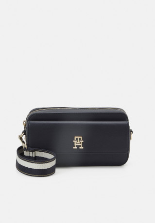 Tommy Hilfiger ICONIC CAMERA BAG Across body bag space blue ICONIC CAMERA BAG Сумка через плечо космический синий