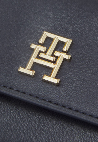 Tommy Hilfiger ICONIC CAMERA BAG Across body bag space blue ICONIC CAMERA BAG Сумка через плечо космический синий