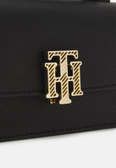 Tommy Hilfiger OUTLINE MINI CROSSOVER Across body bag black OUTLINE MINI CROSSOVER Сумка через плечо черный