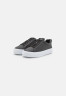 Tommy Hilfiger EMBOSSED VULC Trainers black EMBOSSED VULC Кроссовки черный