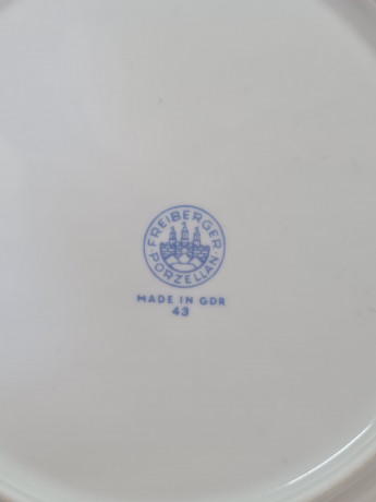 Тарелки винтажные Freiberger Porzellan, Inglasur GDR с цветочным декором, фарфор, 3 шт., 19.5 см, Германия, 1960-70гг.
