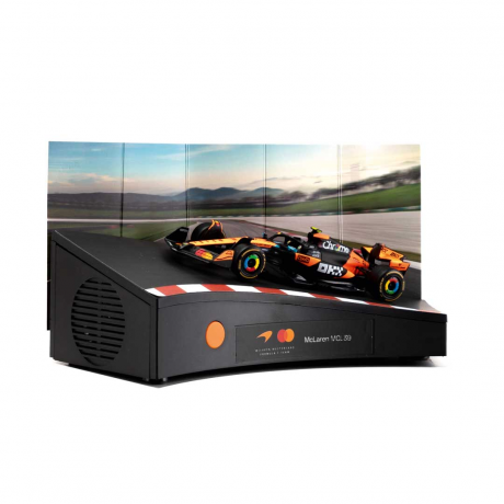 Franzis McLaren Formula 1 Team Adventskalender 2026 mit MCL39 Modell 1:43 und Sound, Адвент-календарь FRANZIS McLaren Formula 1 Team 2026, модель MCL39 1:43, база со звуком и книга