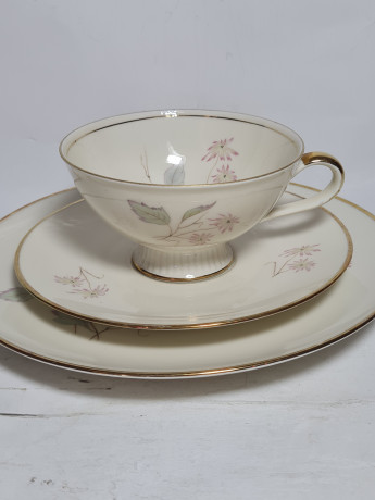 Чайное трио винтажное Seltmann Weiden Bavaria с ботаническим декором в пастельных тонах, фарфор, Германия, 1970-80гг.