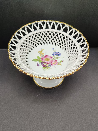 Фруктовница винтажная Princess на ножке в форме плетеной корзины, ручная работа, керамика, средняя, 18.5 х 13.5 см, Германия, 1970-80гг.