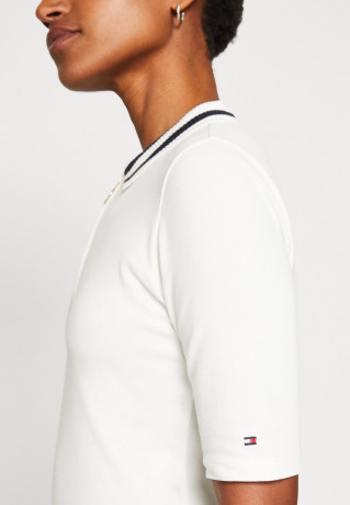 Tommy Hilfiger SLIM COLLAR ZIP Polo shirt ecru SLIM COLLAR ZIP Рубашка поло экрю