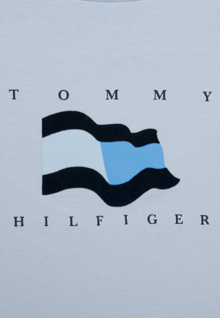Tommy Hilfiger FLAG OPEN TEE Print T-shirt breezy blue FLAG OPEN TEE Футболка с принтом свежий синий