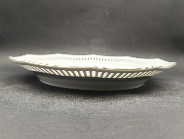 Тарелка винтажная Schwarzenhammer Bavaria "Влюбленная пара", вырубной фарфор, 23.5 см, Германия, 1960-70гг.