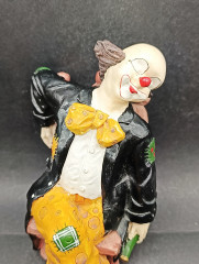 Статуэтка винтажная Gilde &quot;Клон в черном костюме на стуле&quot;, фарфор, 17 см, Германия, 1970-80гг.