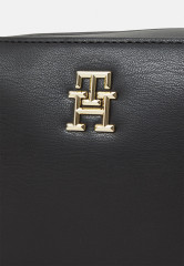 Tommy Hilfiger FEMININE CROSSOVER Across body bag black FEMININE CROSSOVER Сумка через плечо черный