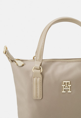 Tommy Hilfiger POPPY SMALL TOTE Handbag beige POPPY SMALL TOTE Сумочка бежевый