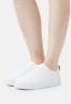 Tommy Hilfiger EMBOSSED VULC Trainers white EMBOSSED VULC Кроссовки белый