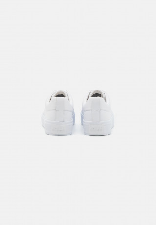 Tommy Hilfiger EMBOSSED VULC Trainers white EMBOSSED VULC Кроссовки белый