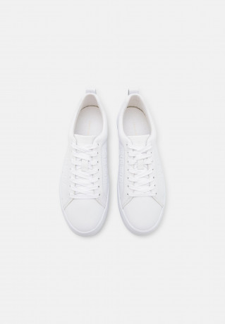 Tommy Hilfiger EMBOSSED VULC Trainers white EMBOSSED VULC Кроссовки белый