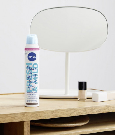 NIVEA Trockenshampoo Fresh & Mild fur dunkle Haartone, 200 ml, Нивеа Сухой шампунь для тёмных волос, без остатков, веганский, 200 мл