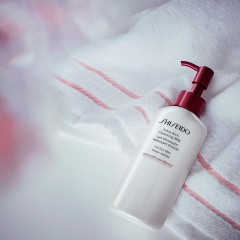 Shiseido Extra Rich Cleansing Milk Очень богатое очищающее молочко