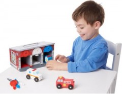 Melissa  Doug Rettungsdienstgarage aus Holz Деревянный гараж скорой помощи