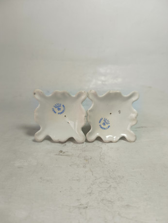 Подсвечники винтажные Fena Porzellan на 1 свечу с объемным декором в виде роз, фарфор, 2 шт., 6 см, Германия, 1960-70гг.